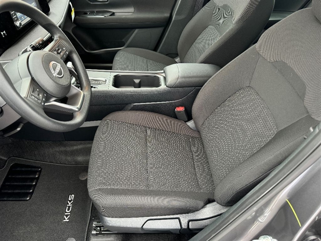 2025 Nissan Kicks S