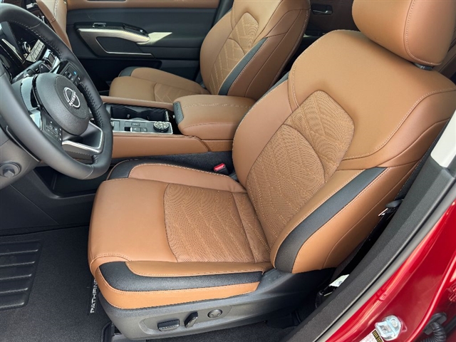 2025 Nissan Pathfinder Platinum