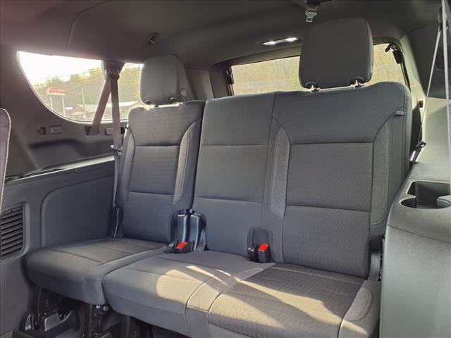 2025 Chevrolet Suburban 4WD 4DR LS