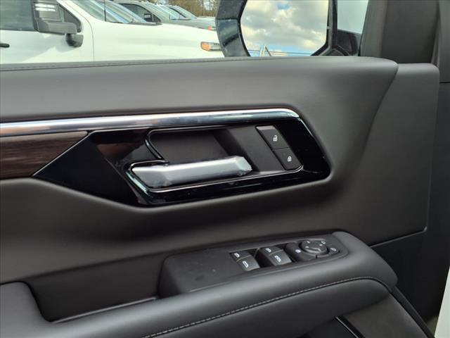 2025 Chevrolet Suburban 4WD 4DR LS