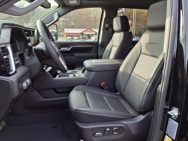 2025 GMC Sierra 3500HD 4WD CREW CAB 172  DENALI