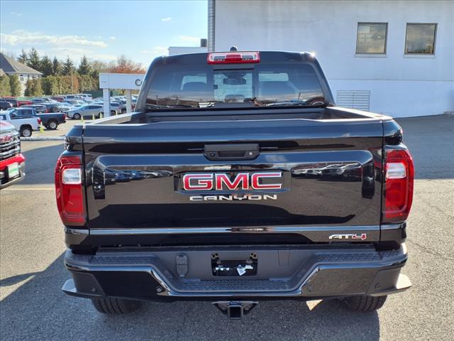 2025 GMC Canyon 4WD CREW CAB AT4
