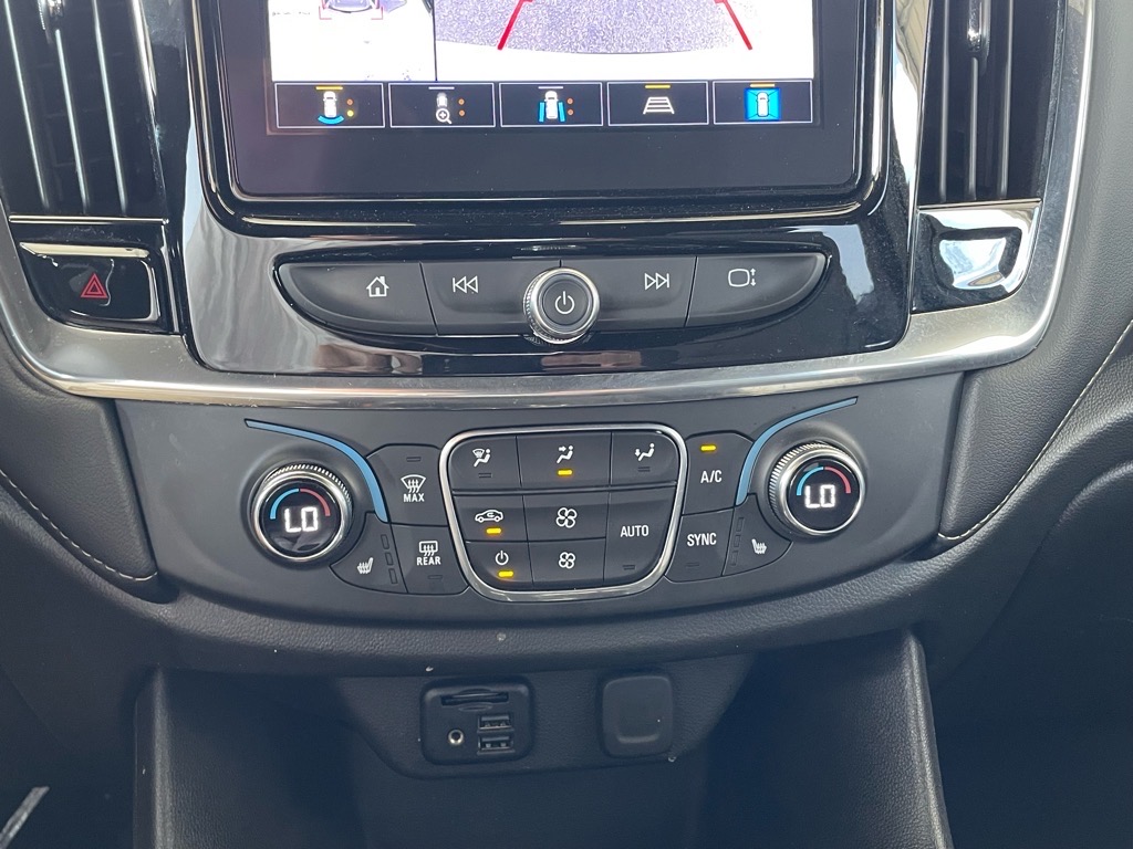 2022 Chevrolet Traverse LT Leather - 9