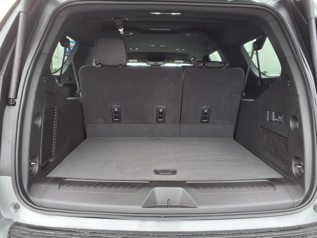 2025 Chevrolet Suburban LT - 9