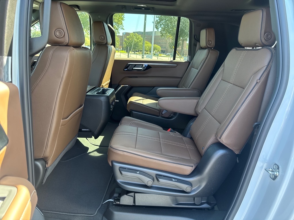 2026 Chevrolet Suburban High Country - 9