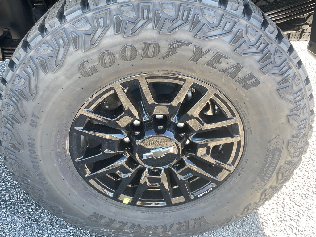 2026 Chevrolet Silverado 2500HD ZR2 - 9