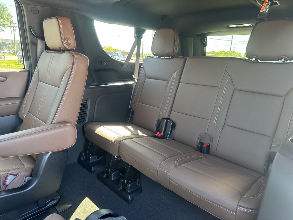 2026 Chevrolet Suburban High Country - 10