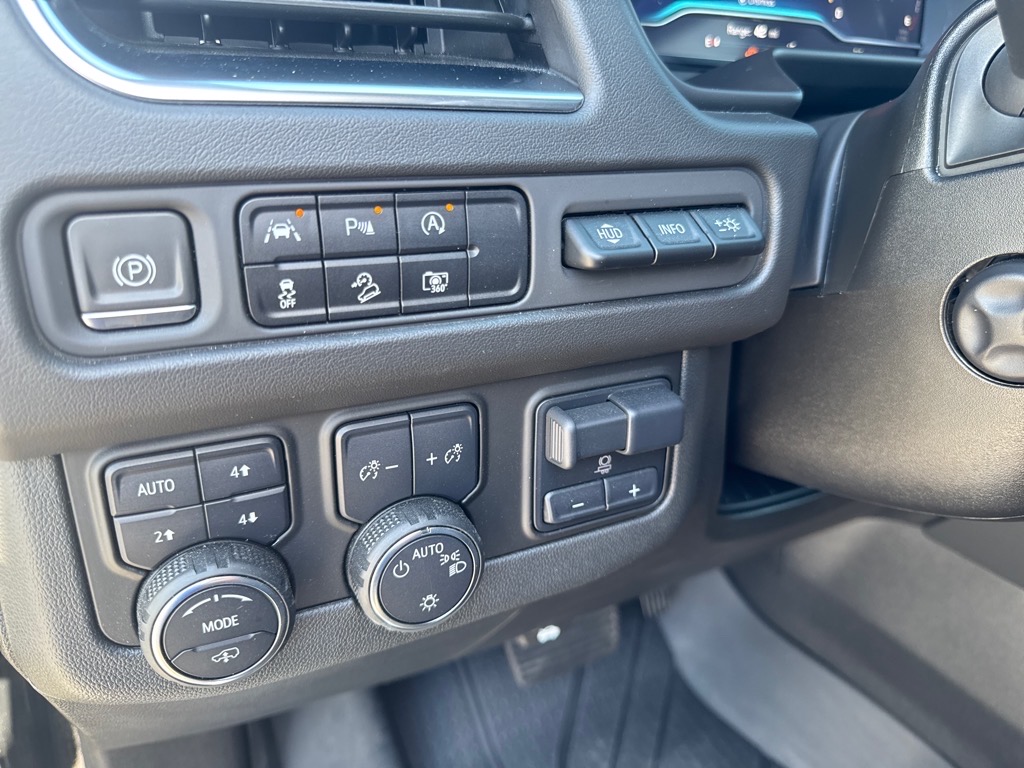 2023 Chevrolet Suburban High Country - 10