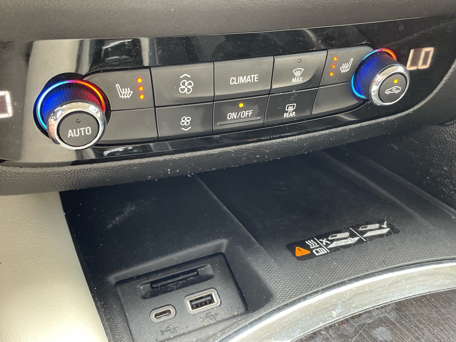 2023 Buick Enclave Essence - 11