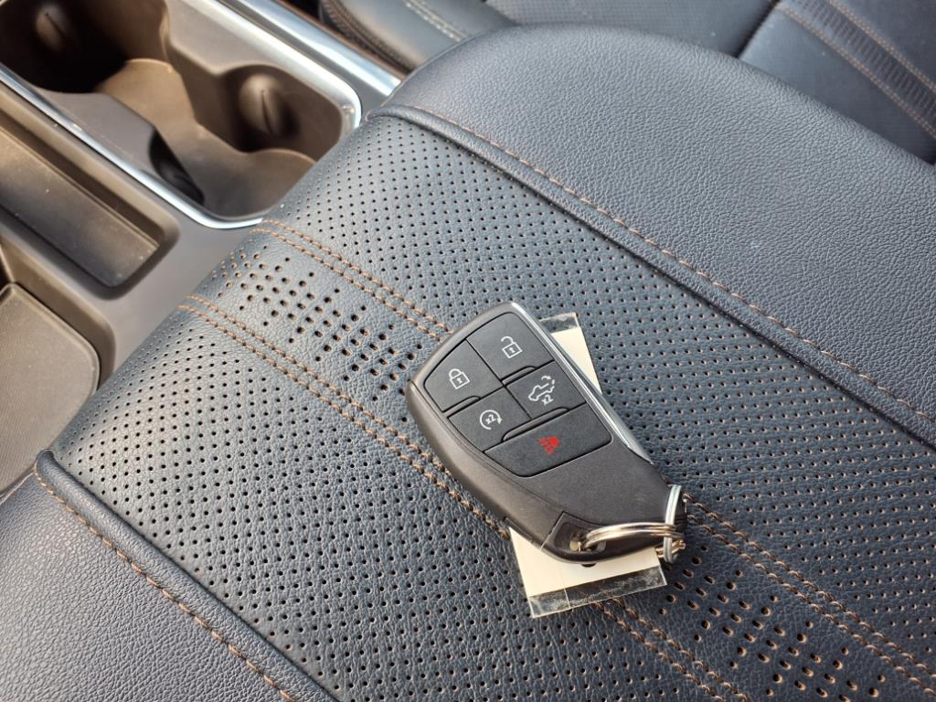 2023 Chevrolet Silverado 1500 High Country - 11