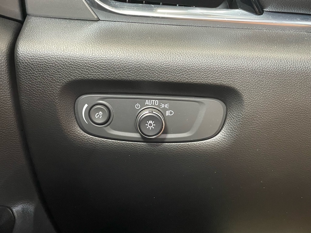 2022 Chevrolet Traverse LT Leather - 11