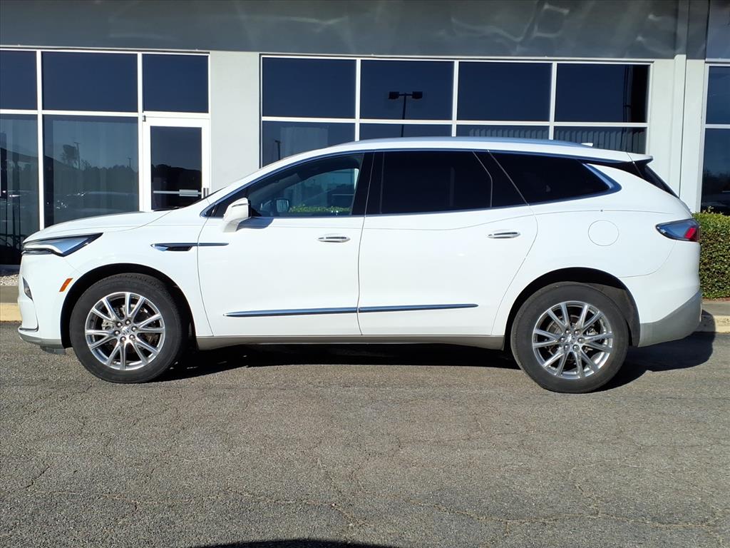2023 Buick Enclave Essence - 1