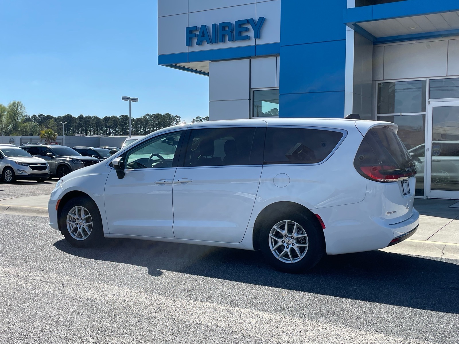 2023 Chrysler Pacifica Touring L - 2