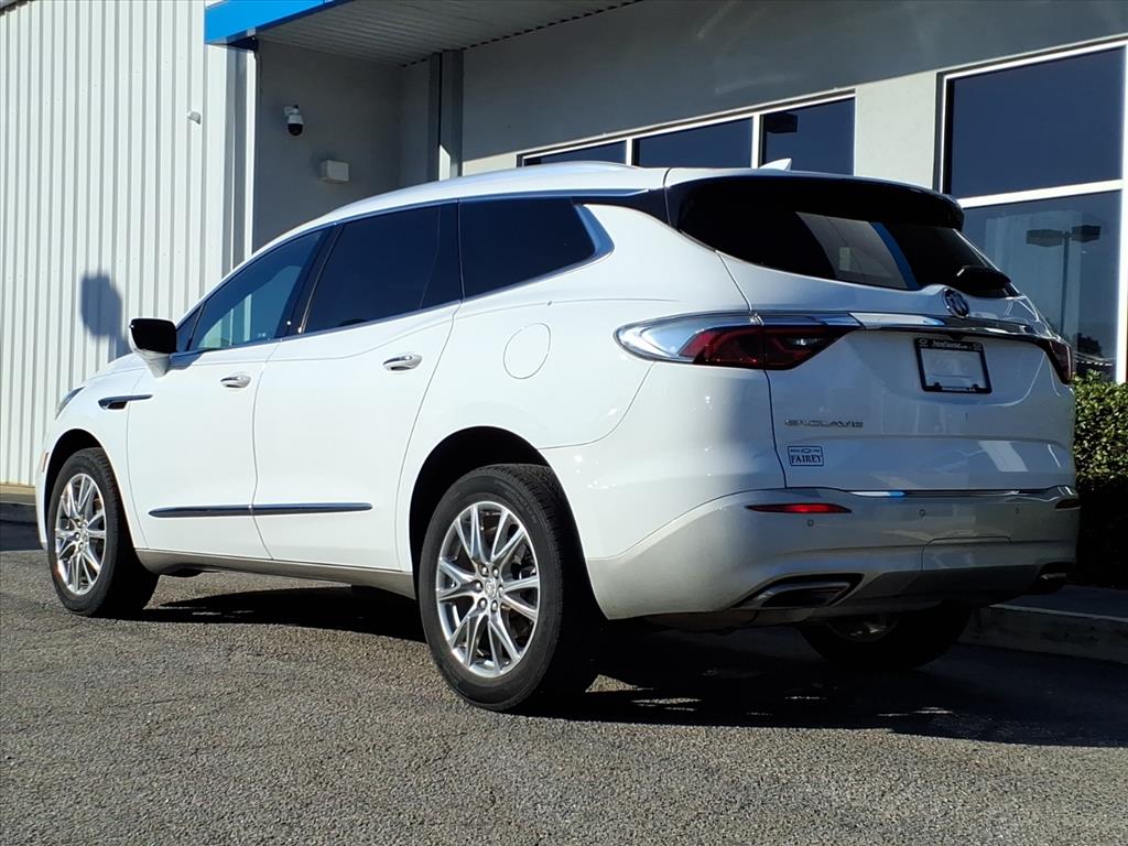 2023 Buick Enclave Essence - 2
