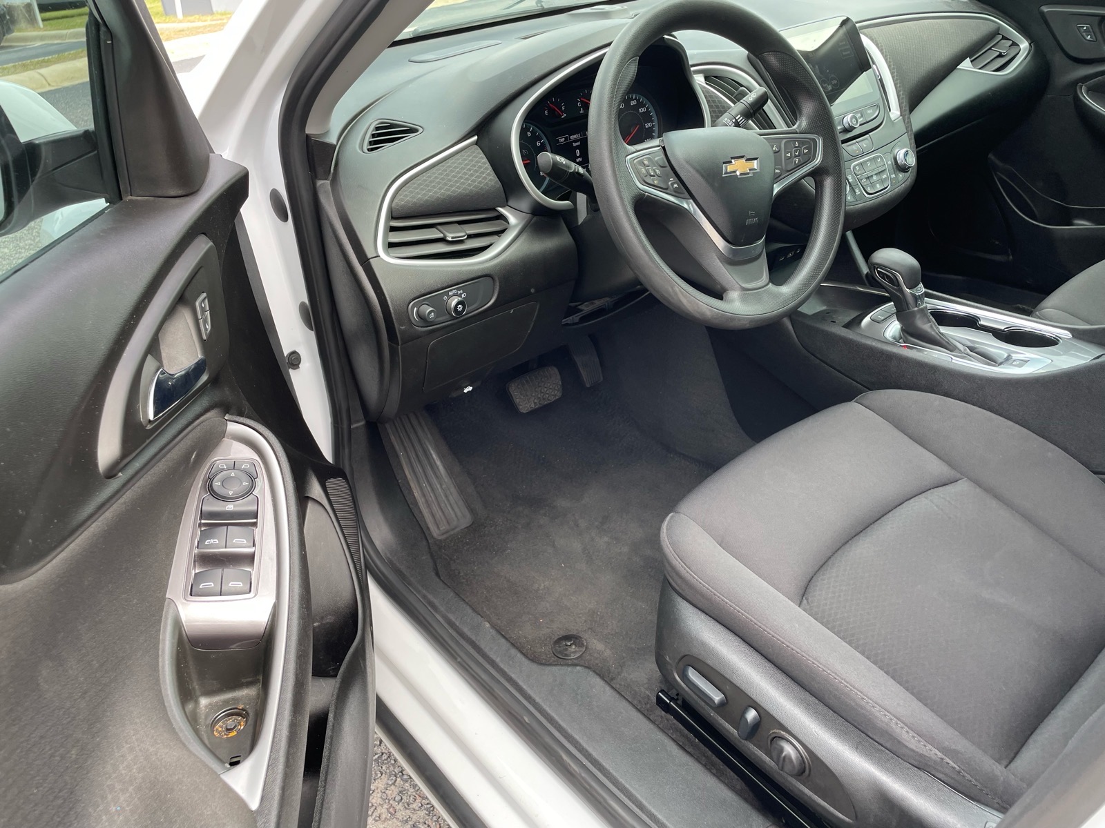 2023 Chevrolet Malibu LT - 3
