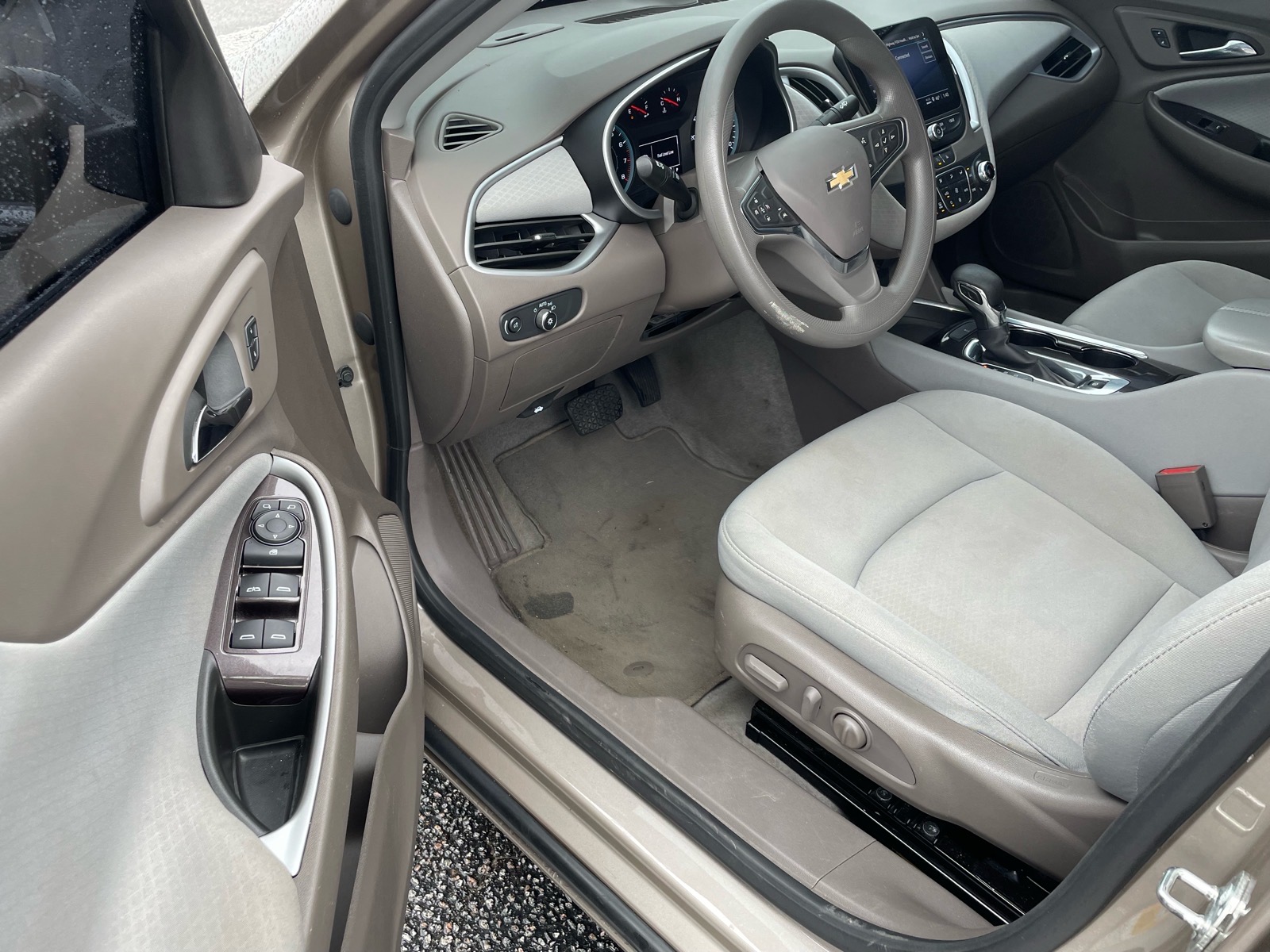 2023 Chevrolet Malibu LT - 3