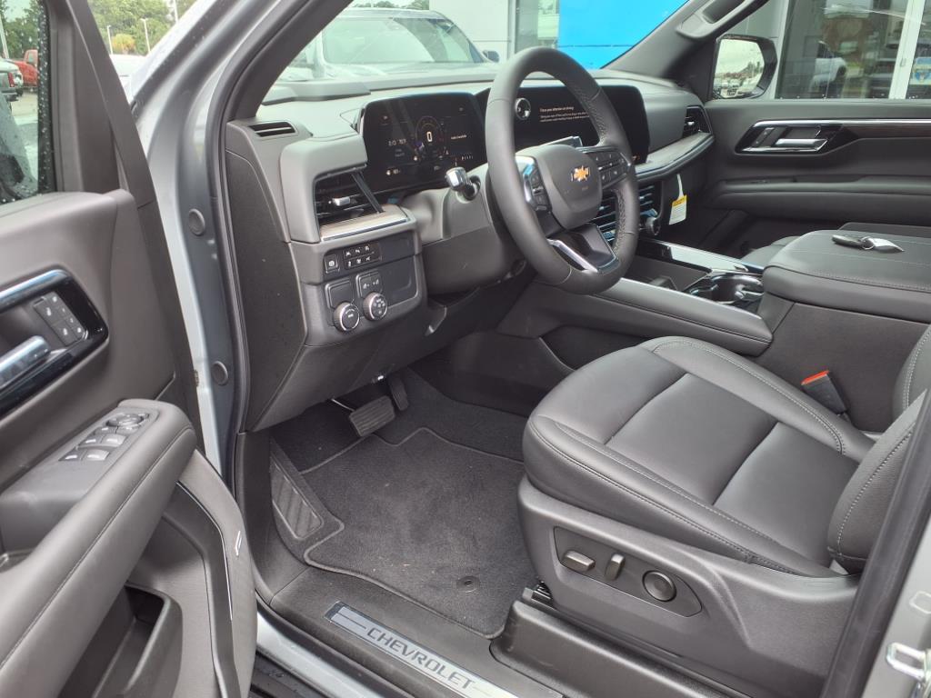 2025 Chevrolet Suburban LT - 3