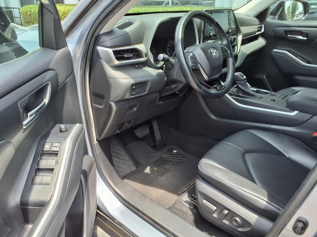 2021 Toyota Highlander XLE - 3