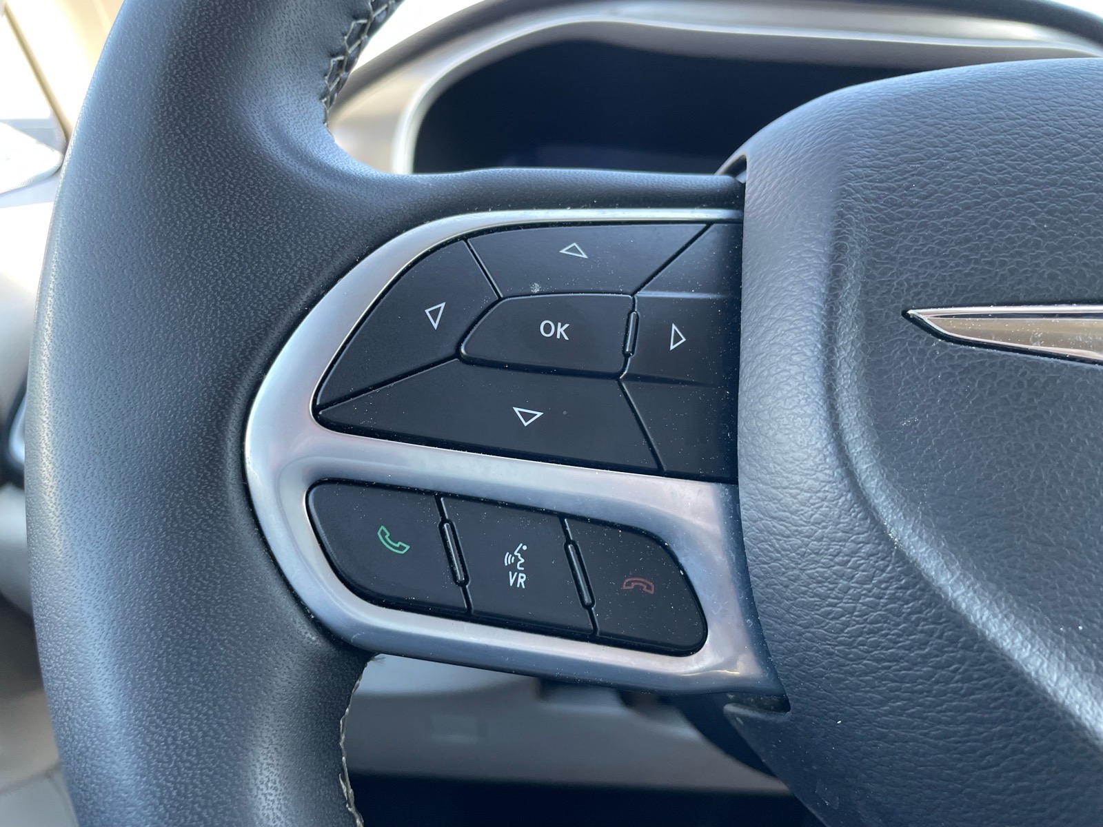 2023 Chrysler Pacifica Touring L - 6