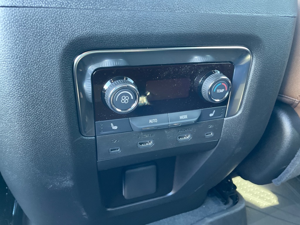 2026 Chevrolet Suburban High Country - 7