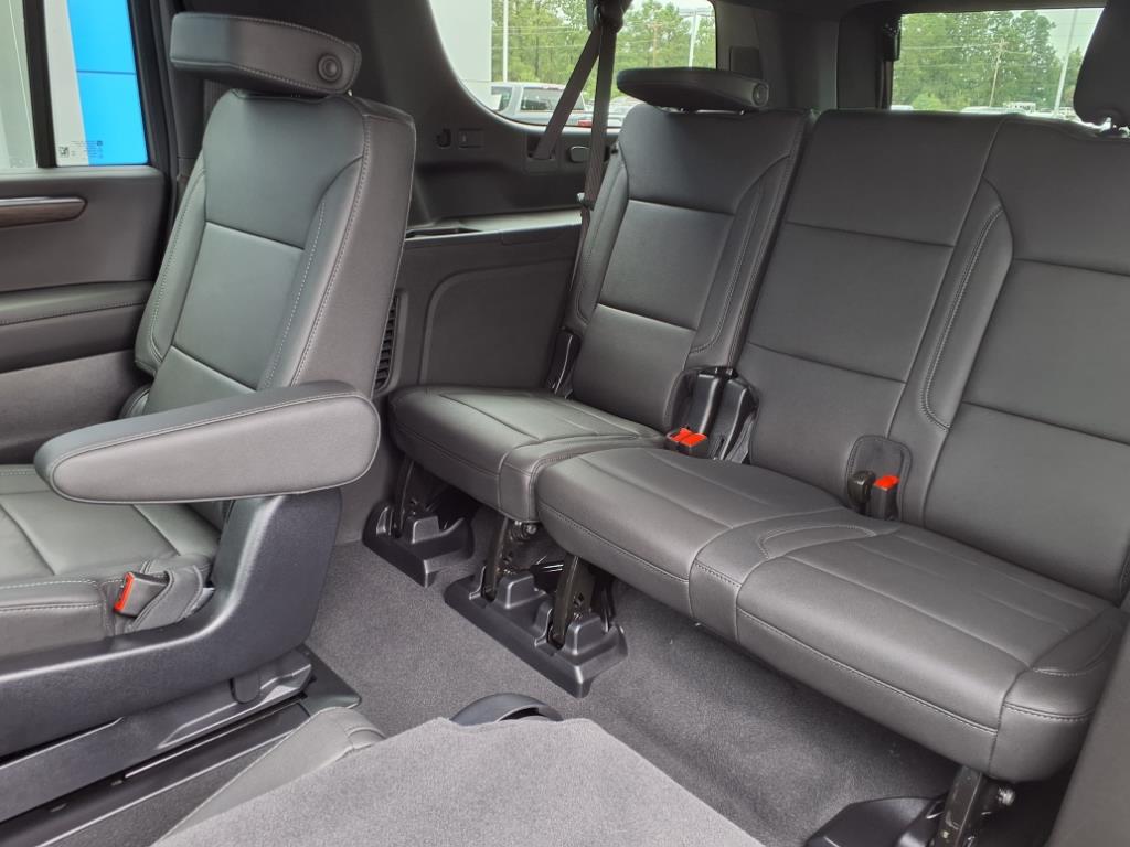 2025 Chevrolet Suburban LT - 8
