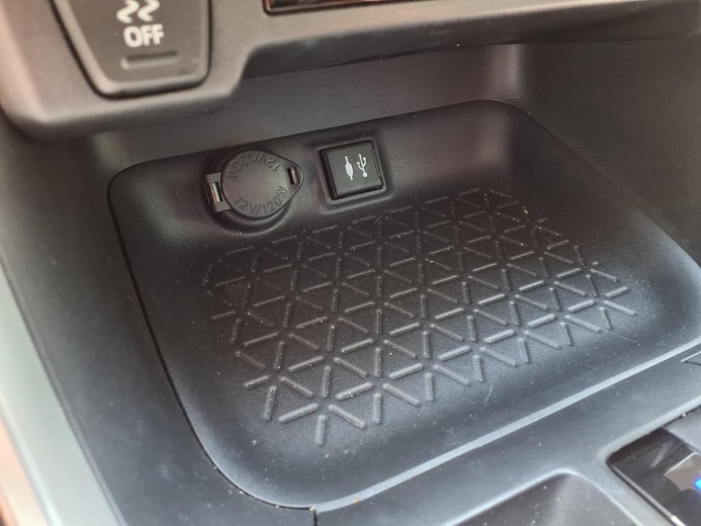 2019 Toyota RAV4 XLE - 8