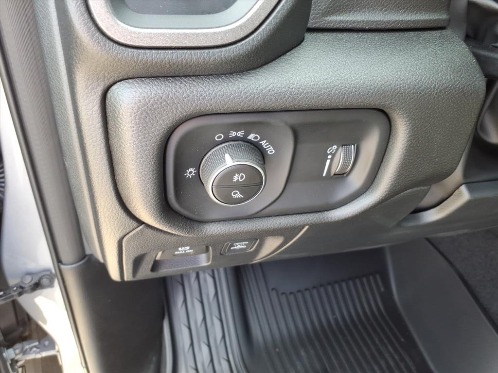 2026 Ram 1500 Warlock Crew Cab 4x4 5'7" Box