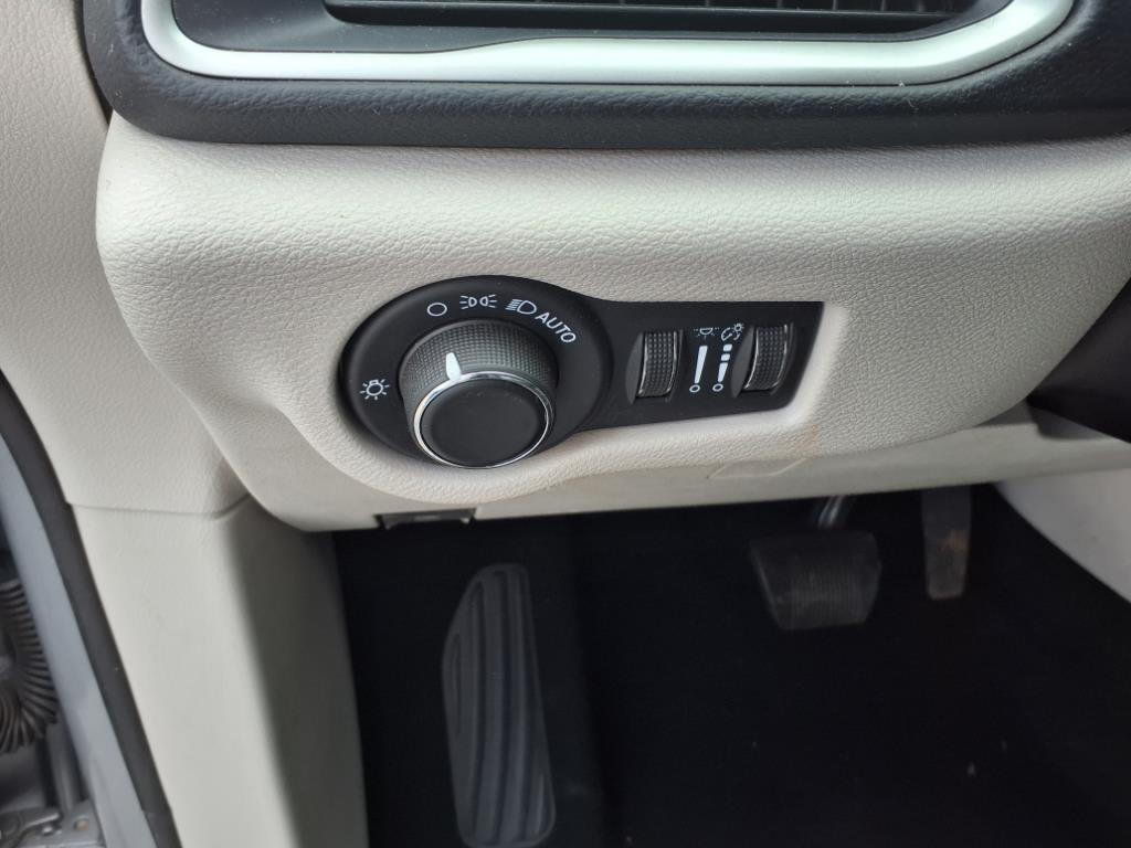 2020 Chrysler Voyager LXi
