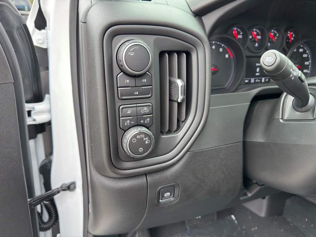 2025 Chevrolet Silverado 2500HD 4WD Crew Cab Standard Bed Custom