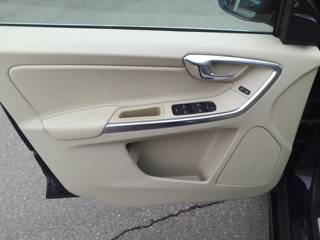 2016 Volvo XC60 T5 Platinum