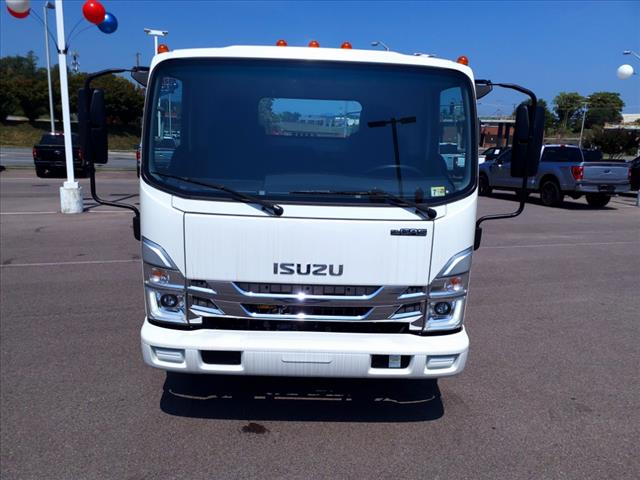 2024 Isuzu NPR 