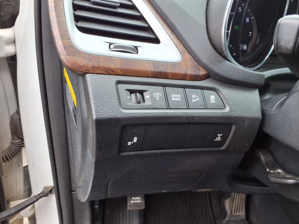 2017 Hyundai SANTA FE SE
