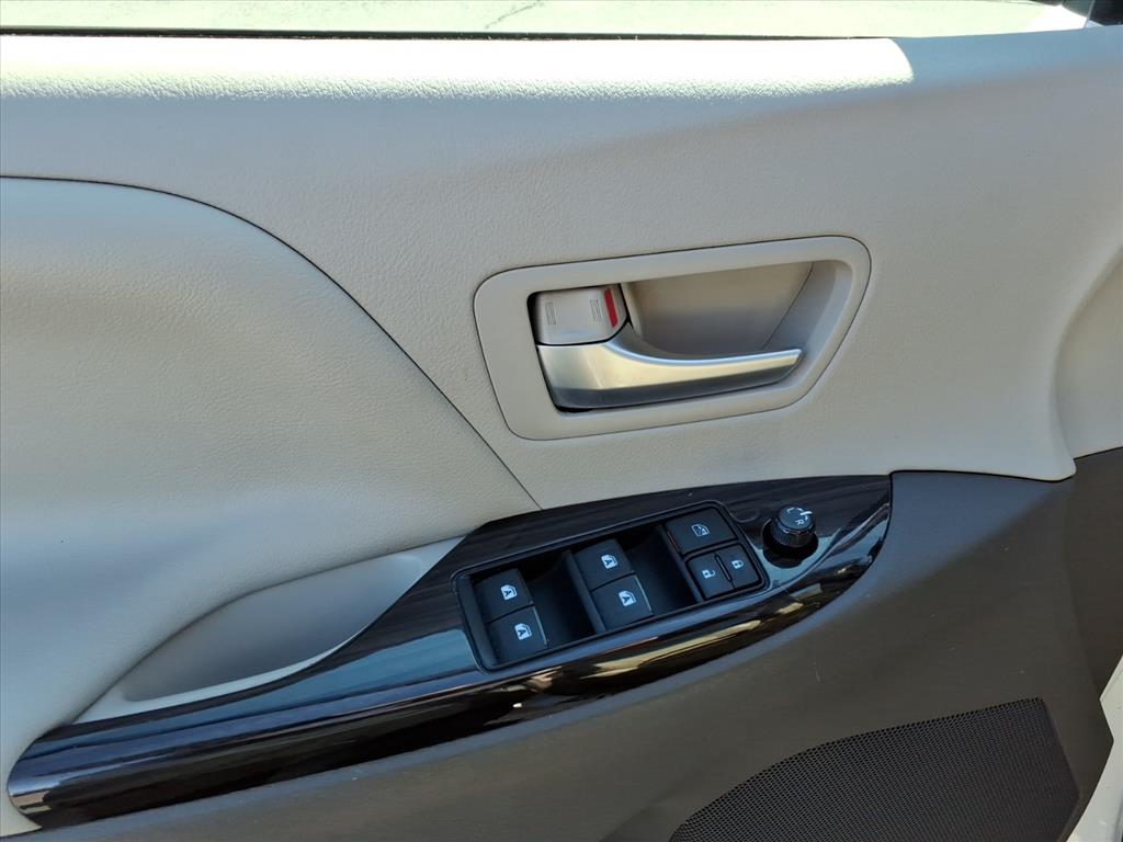 2017 Toyota Sienna XLE 7 Passenger