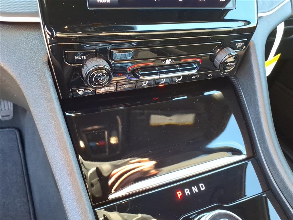 2025 Jeep Grand Cherokee Laredo X 4x4