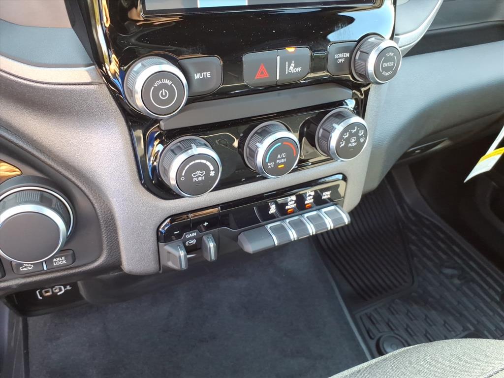 2026 Ram 1500 Warlock Crew Cab 4x4 5'7" Box
