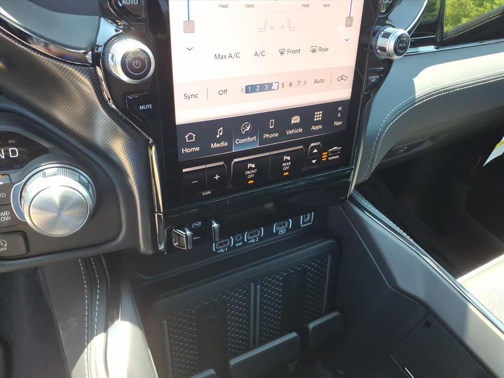 2026 Ram 1500 Limited Crew Cab 4x4 5'7" Box