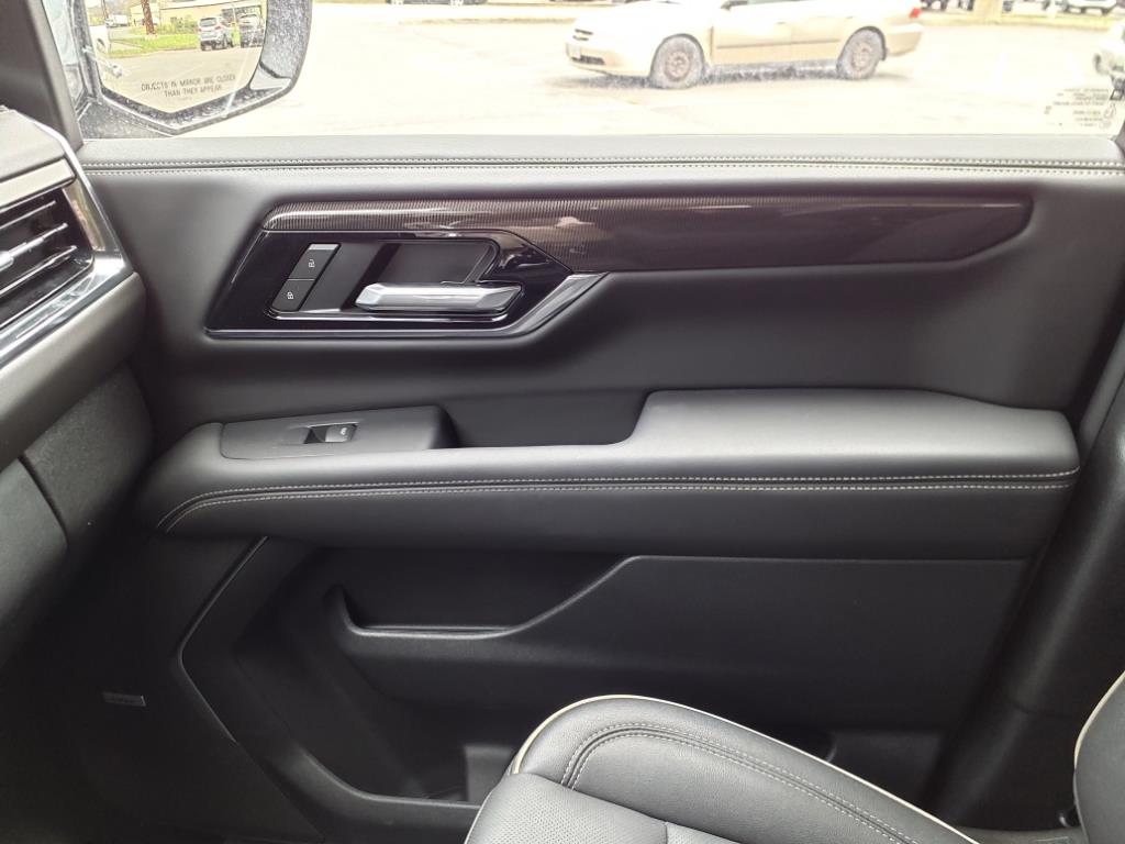 2025 GMC Yukon Elevation