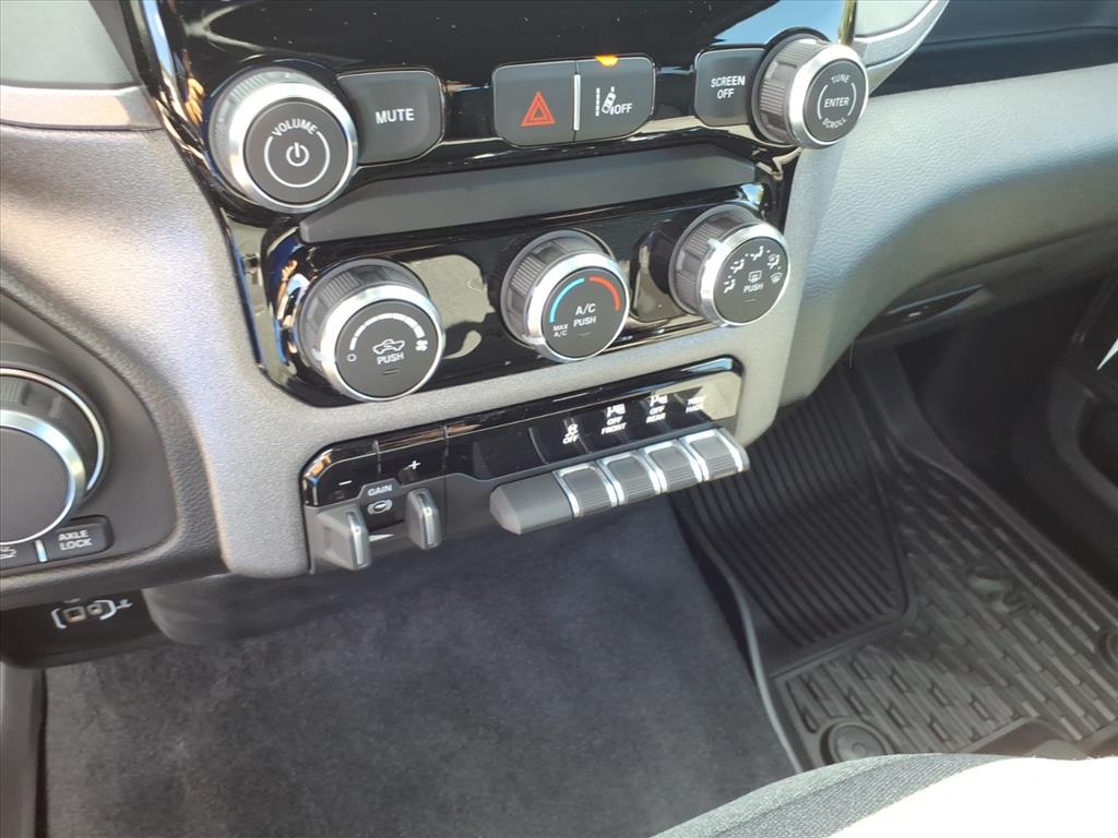 2026 Ram 1500 Warlock Crew Cab 4x4 5'7" Box