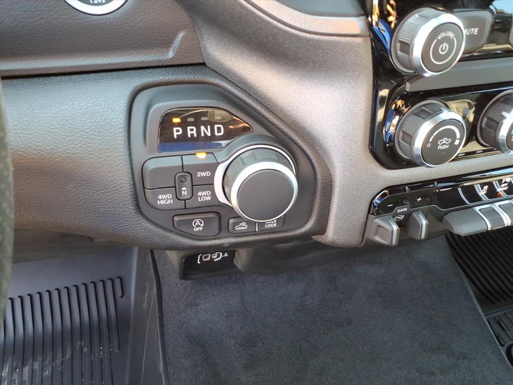 2026 Ram 1500 Warlock Crew Cab 4x4 5'7" Box