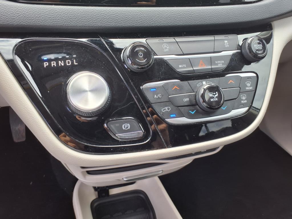 2020 Chrysler Voyager LXi