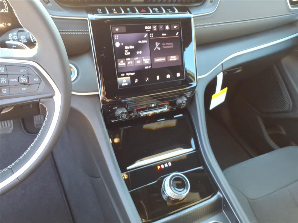 2025 Jeep Grand Cherokee Laredo X 4x4