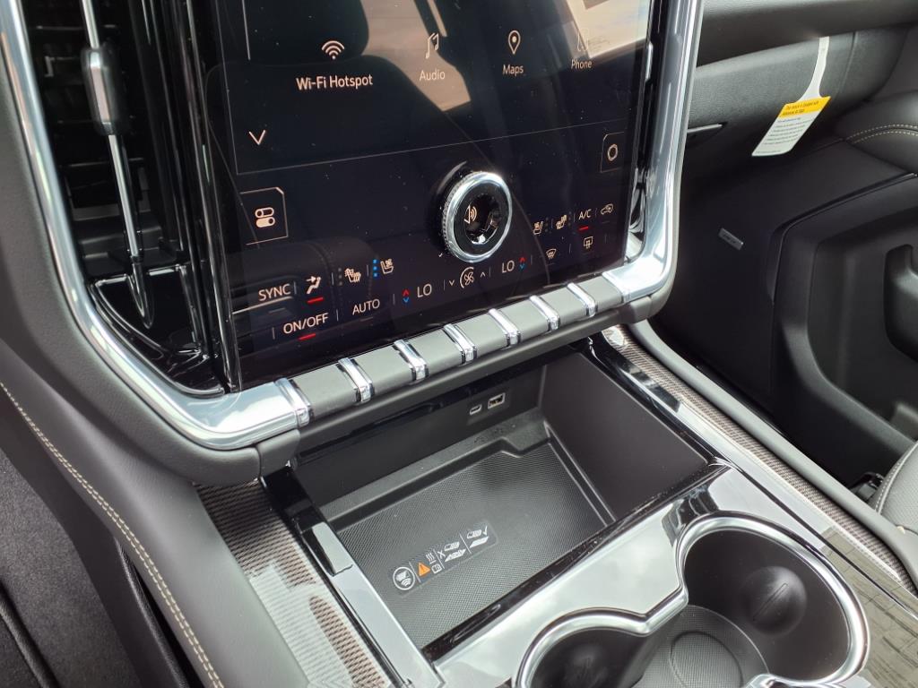 2025 GMC Yukon Elevation