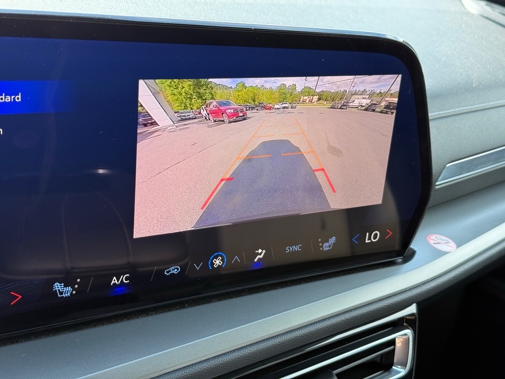 2025 Chevrolet Traverse AWD LT