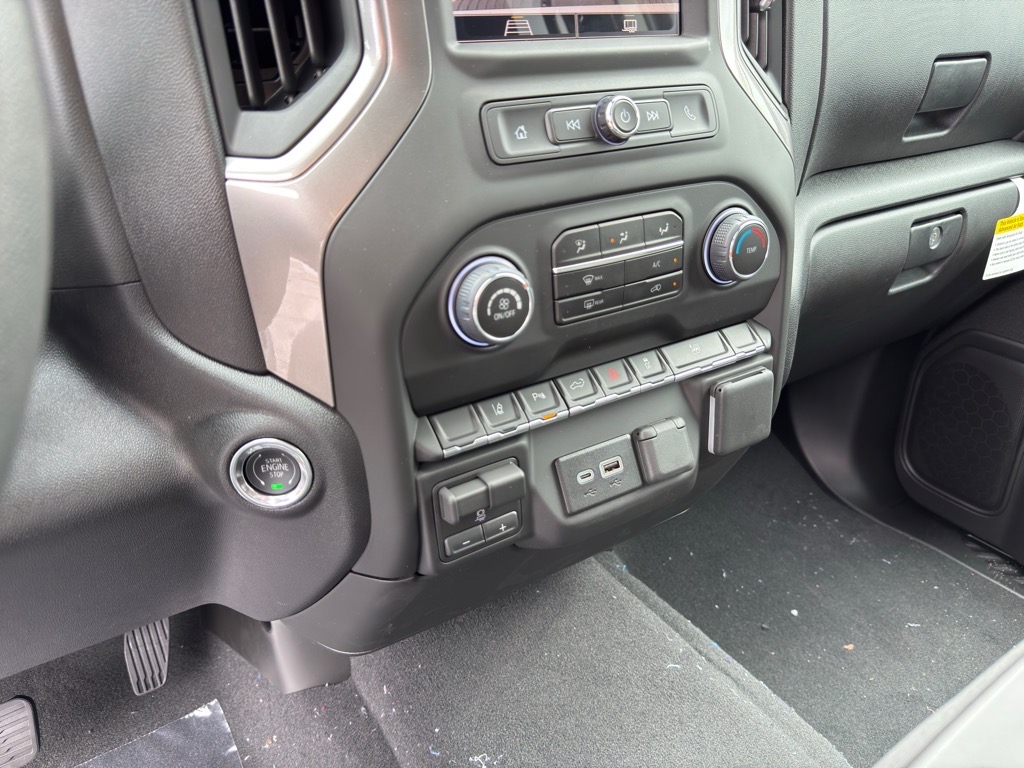 2025 Chevrolet Silverado 2500HD 4WD Crew Cab Standard Bed Custom