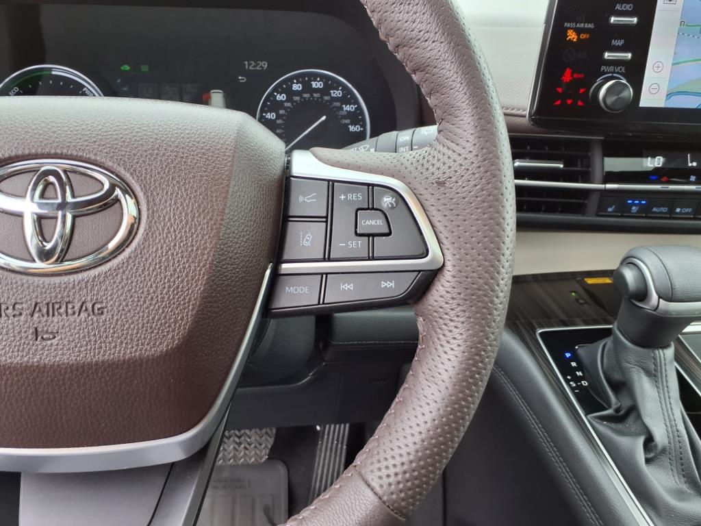 2024 Toyota Sienna Platinum 7-Passenger