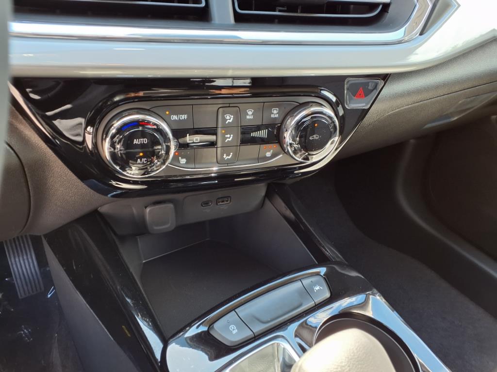 2025 Chevrolet Trax FWD LT