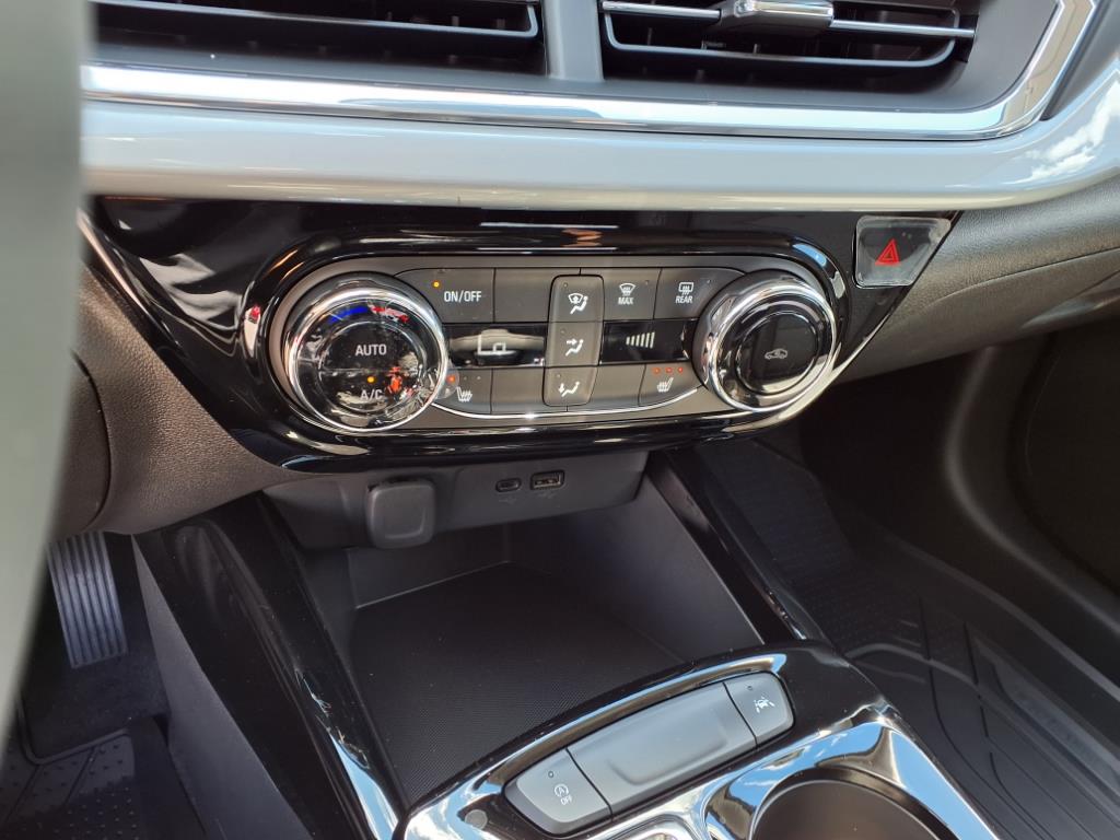 2025 Chevrolet Trax FWD LT