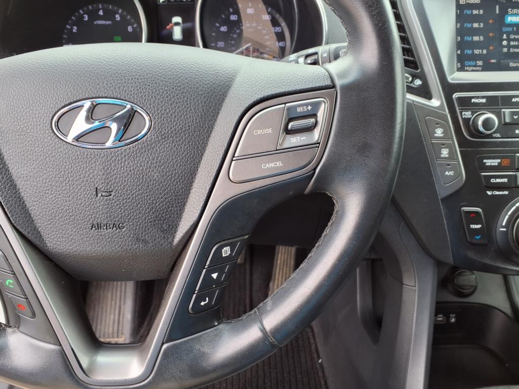 2017 Hyundai SANTA FE SE