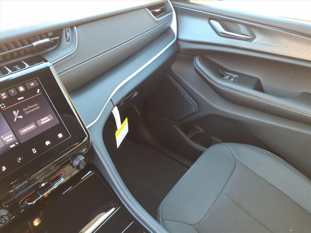 2025 Jeep Grand Cherokee Laredo X 4x4