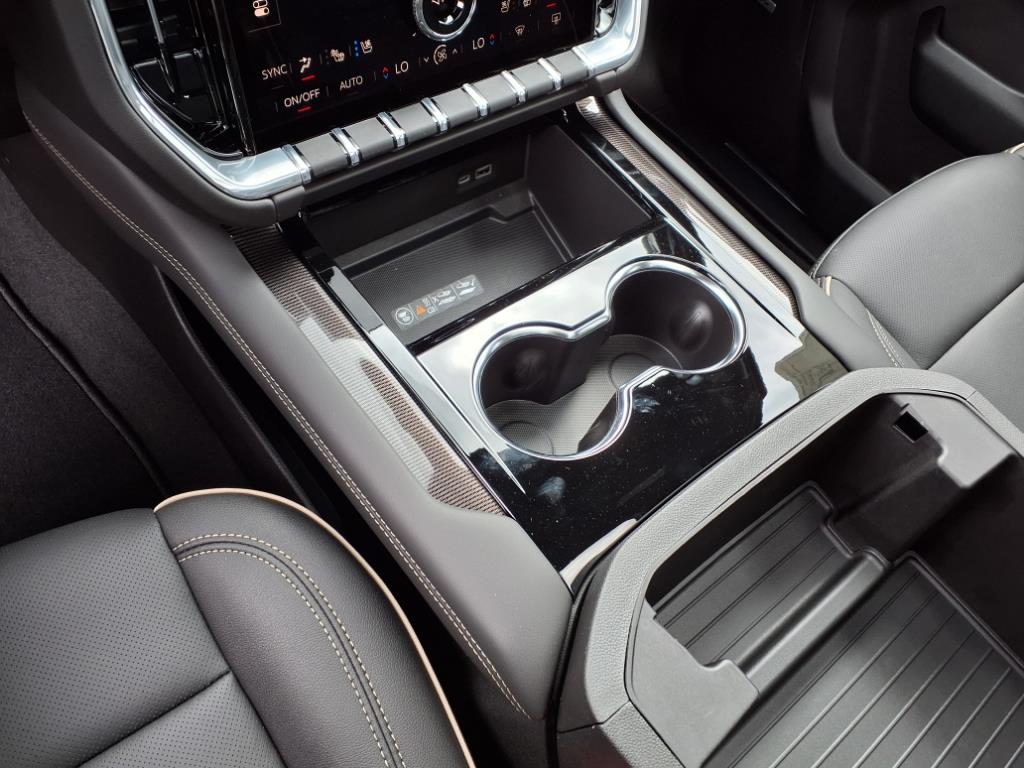 2025 GMC Yukon Elevation